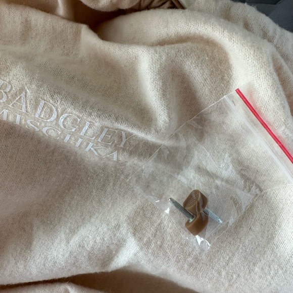 Badgley Mischka Tierra d'Orsay Pointed Toe Pump - Picture 11 of 11